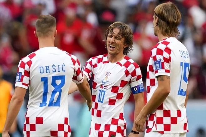 包含克罗地亚大胜乌克兰，晋级下一轮！的词条