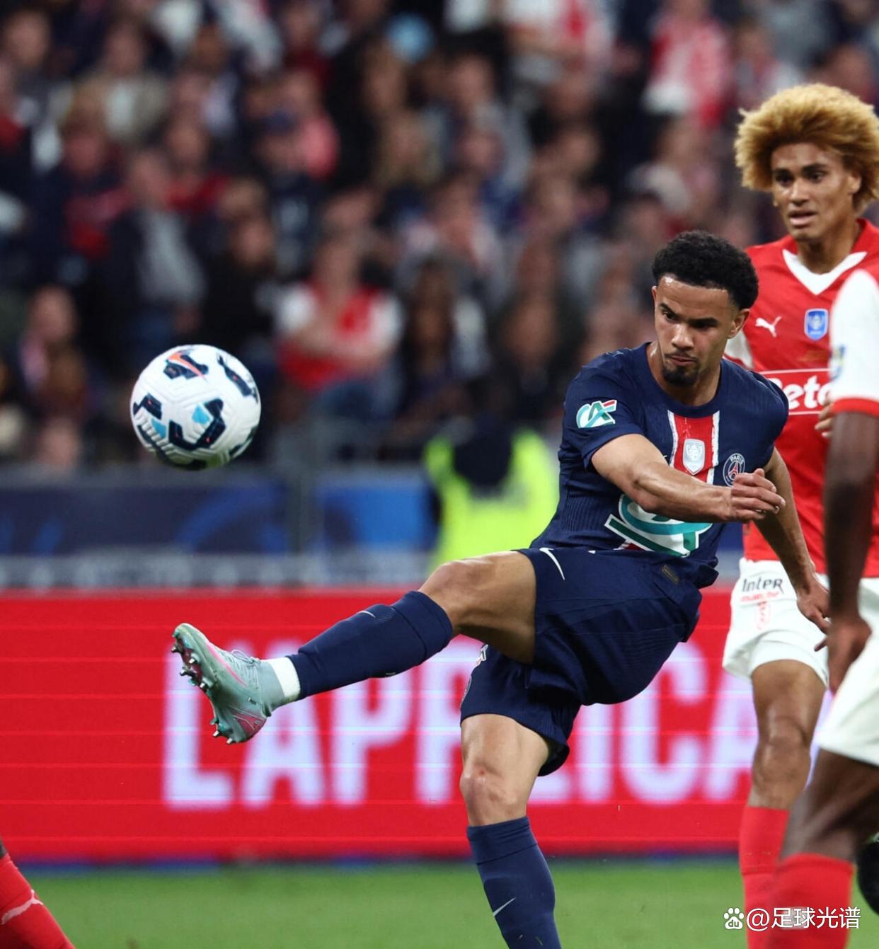 关于巴黎圣日耳曼力压里尔，继续保持领先优势的信息