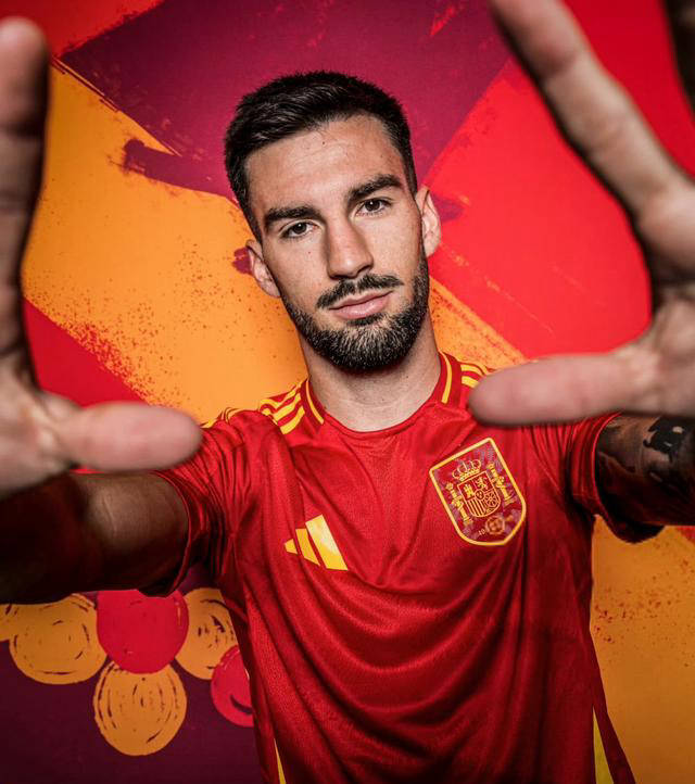 意大利队大胜对手，杀入联赛决赛