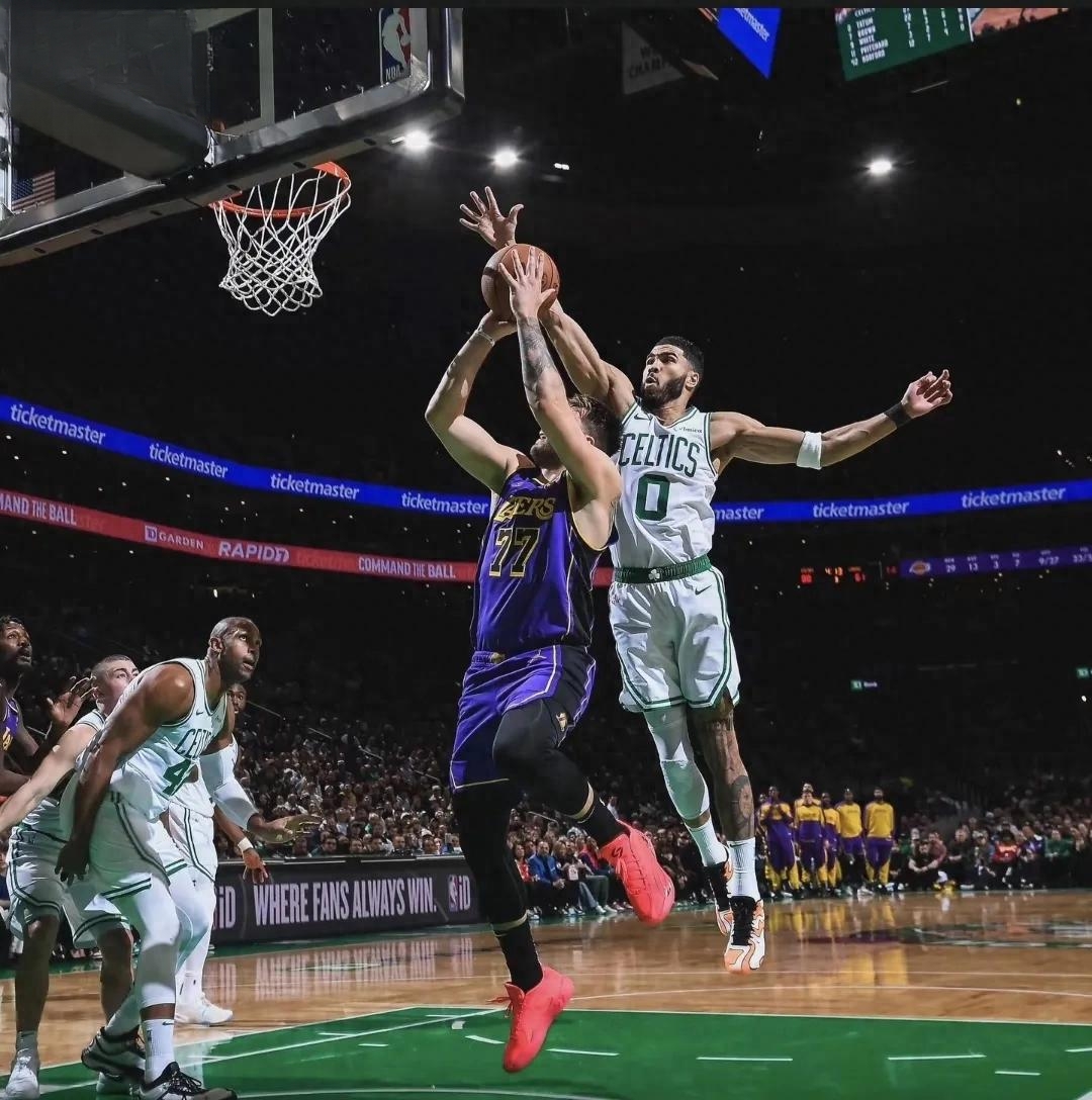 快船逆袭凯尔特人，赢得胜利