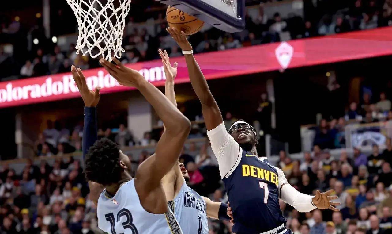 快船战胜山猫,继续领跑西部的简单介绍 快船战胜山猫,继续领跑西部的简单介绍