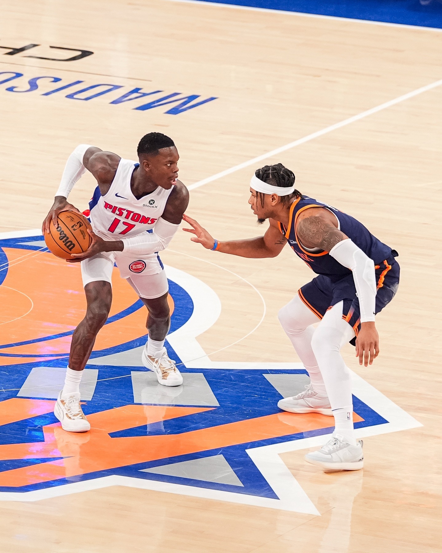 关于尼克斯主场大胜活塞，取得三连胜的信息